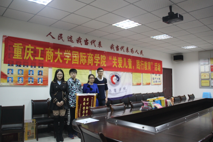 威尼斯官网学生与工作人员合影
